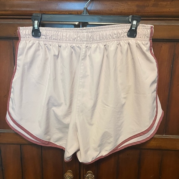 Nike dri-fit shorts size XL pink - Picture 2 of 4